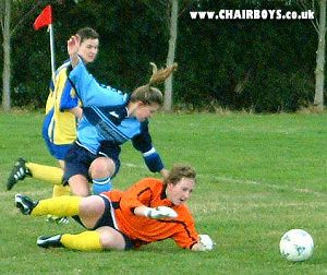 Su Oakley nips the ball past the Thame 'keeper